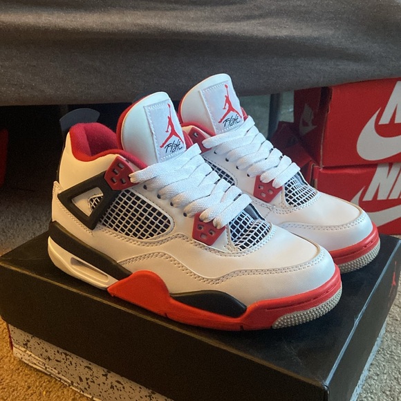 Jordan 4 Fire reds 7.5 - Picture 3 of 5